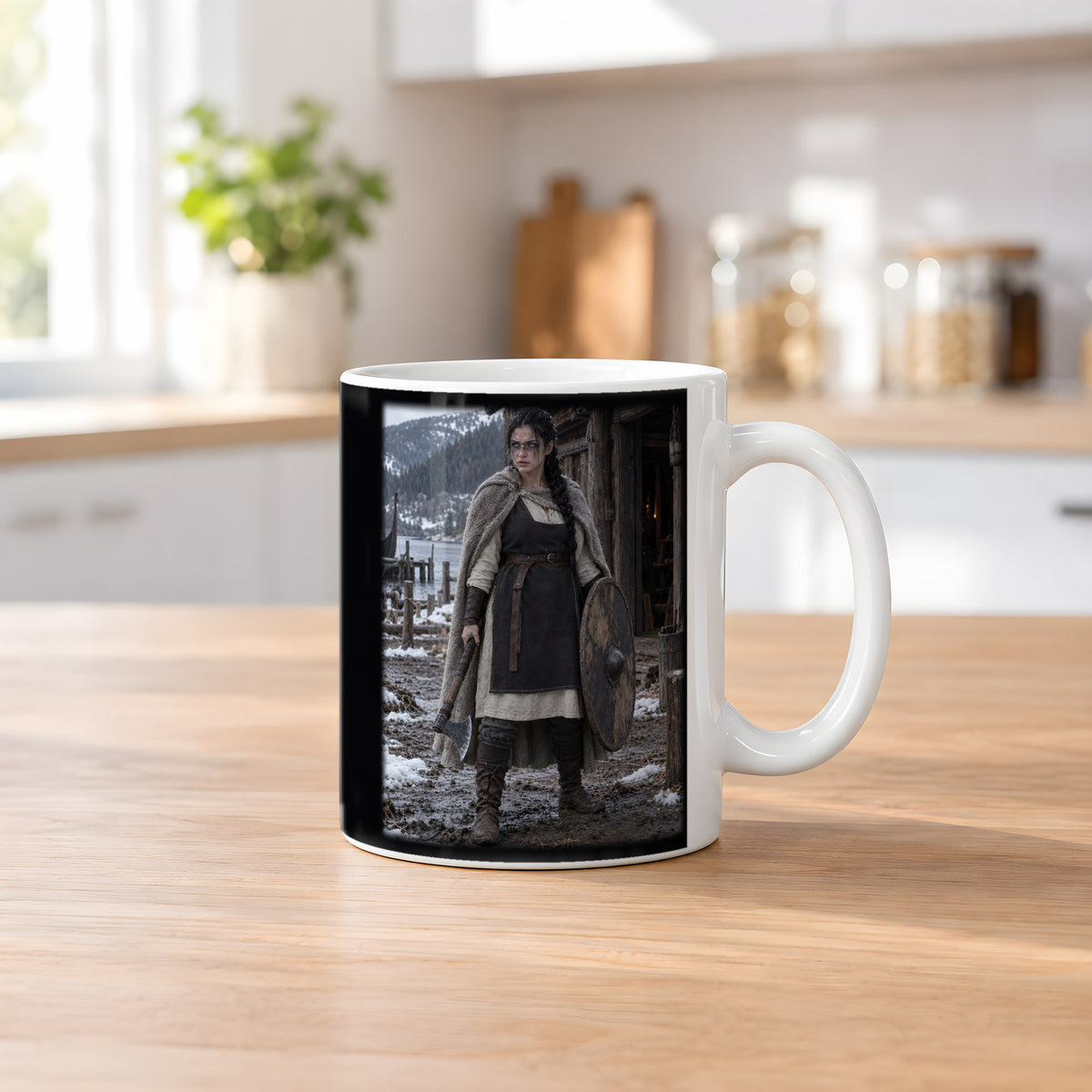 Entschluss der Schildmaid – Wikinger-Tasse, weiß, Küchenszene