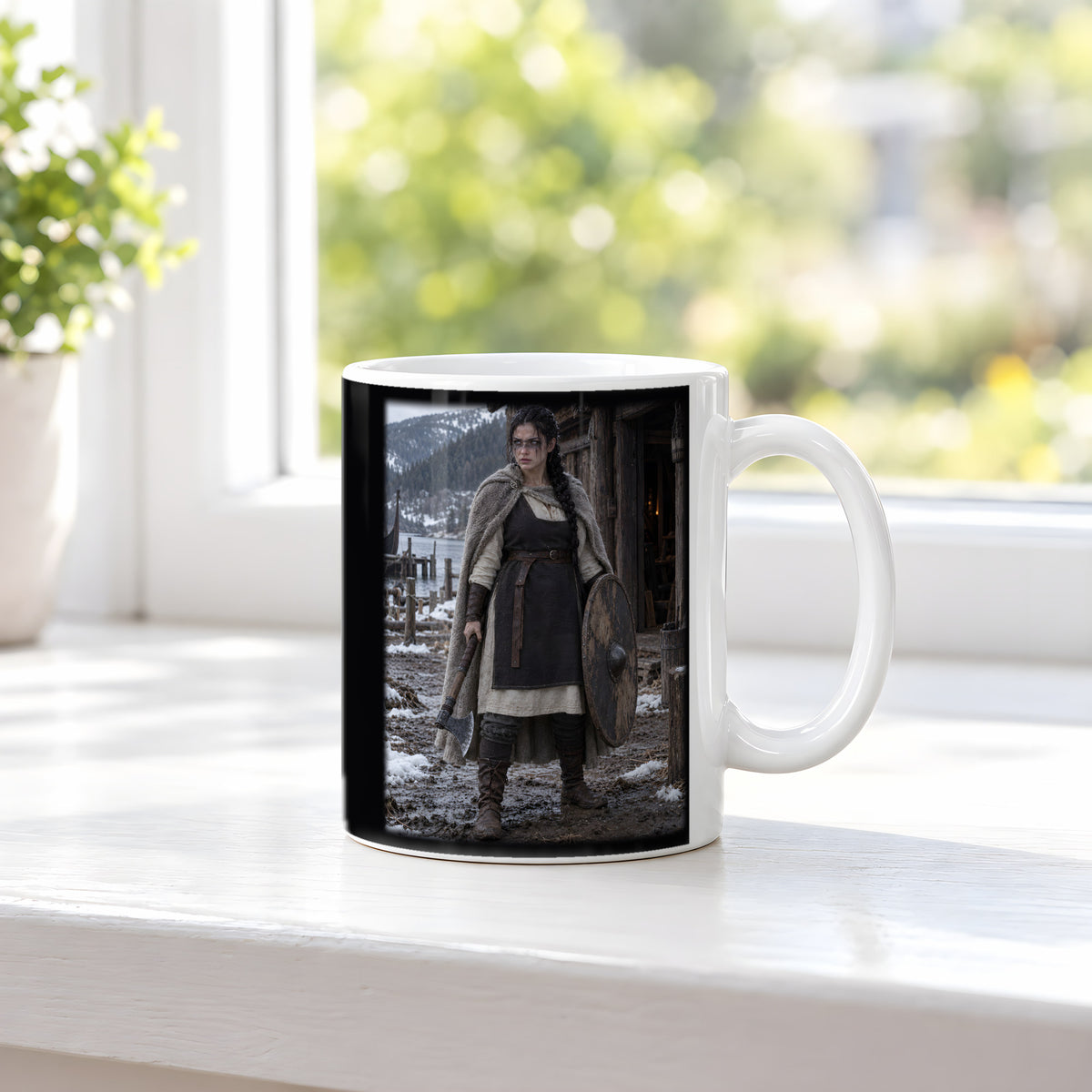 Entschluss der Schildmaid – Wikinger-Tasse, weiß, am Fenster