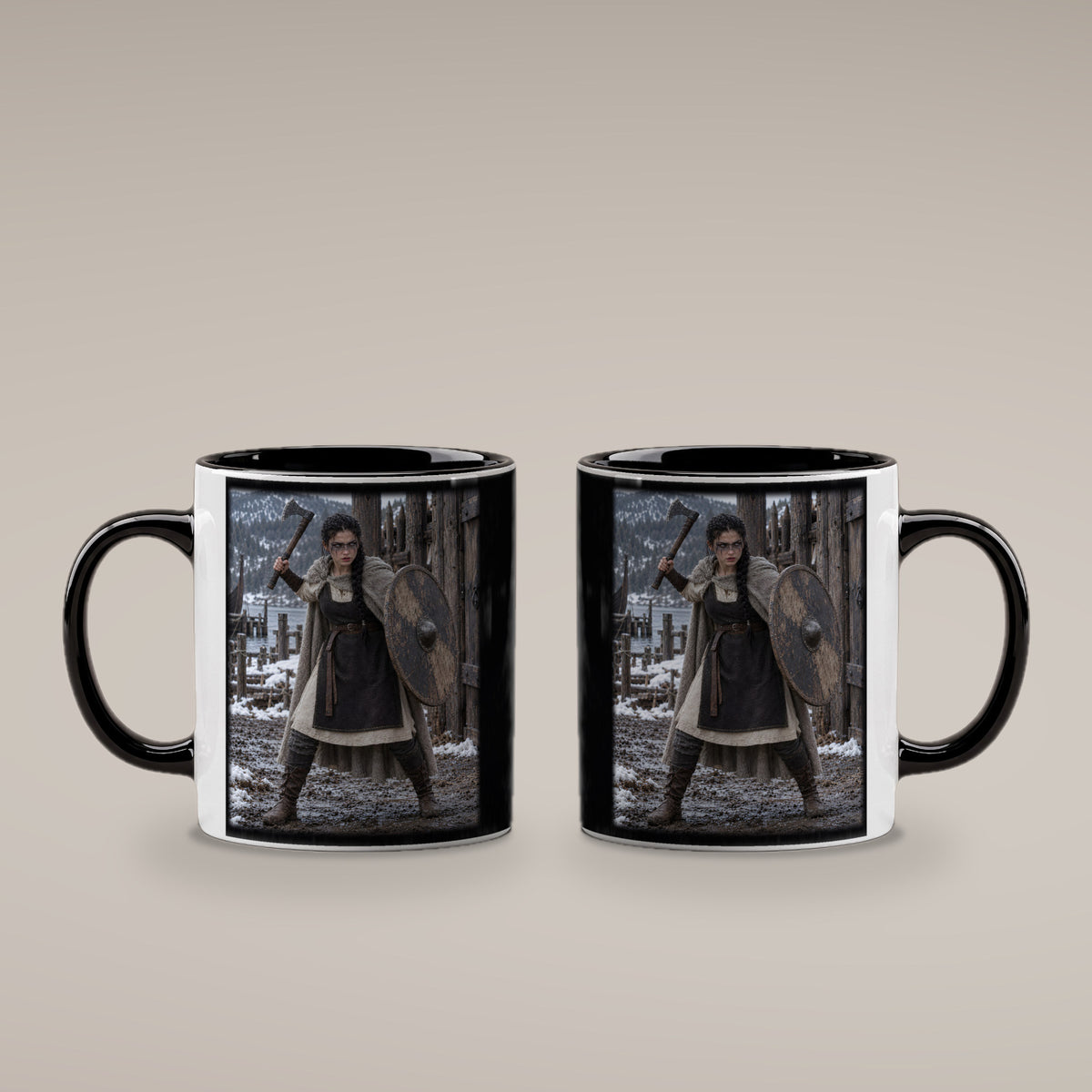 Schildmaid hält das Tor – Wikinger-Tasse, innen schwarz, beide Motivseiten