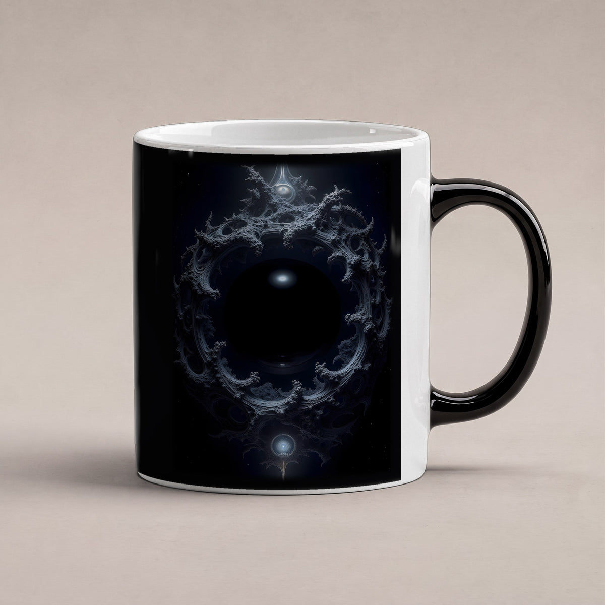 Das Auge der Leere – Black Edition Zaubertasse mit Motiv (heiß), freigestellt