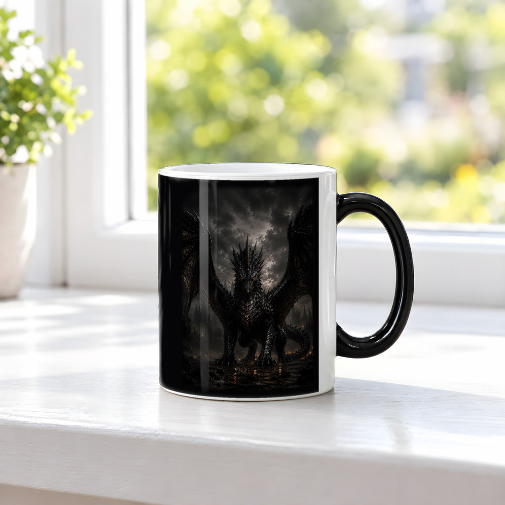 Der Aschekönig – Black Edition Zaubertasse mit Motiv (heiß), auf der Fensterbank