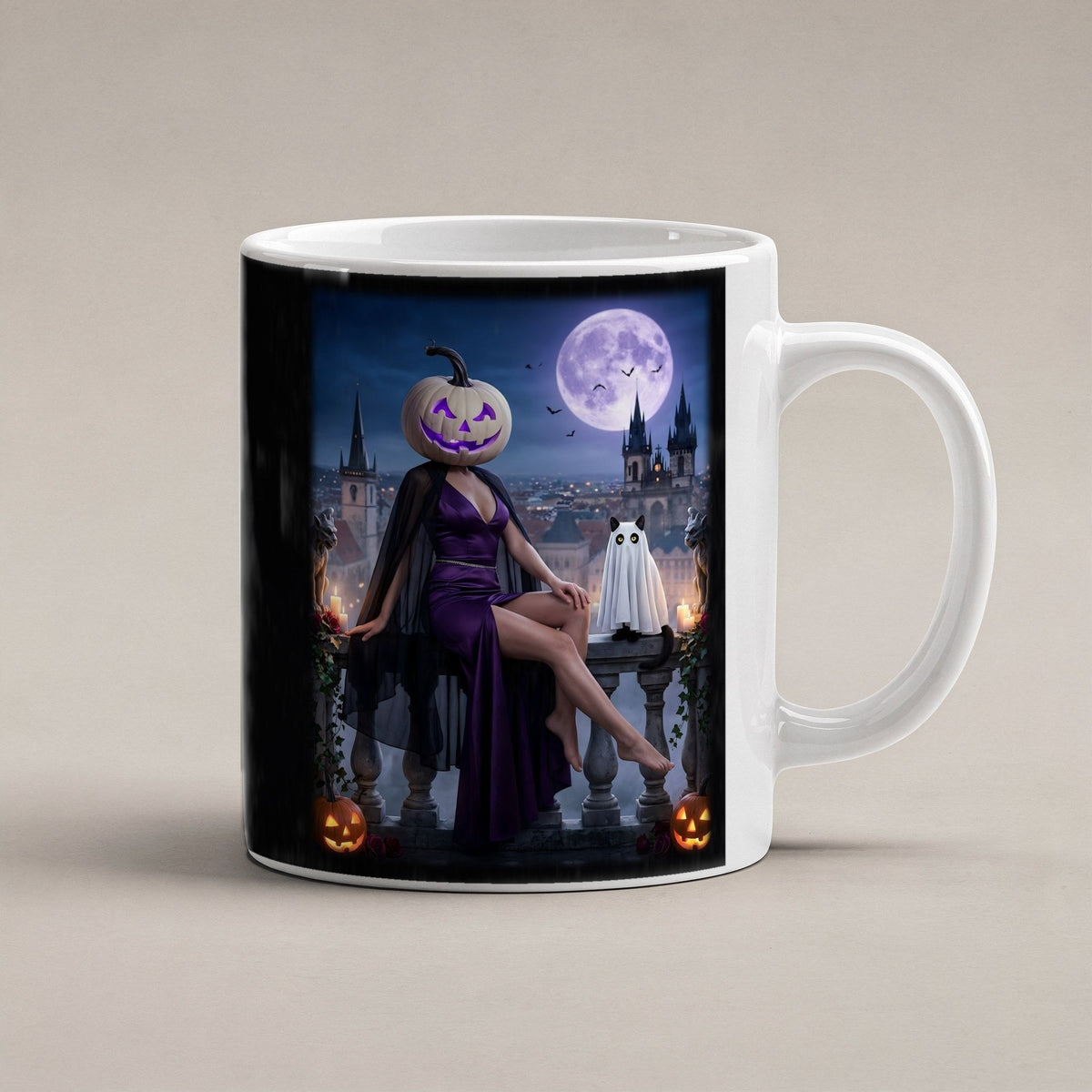 Die Balkon-Dame – weiße Tasse, freigestellt