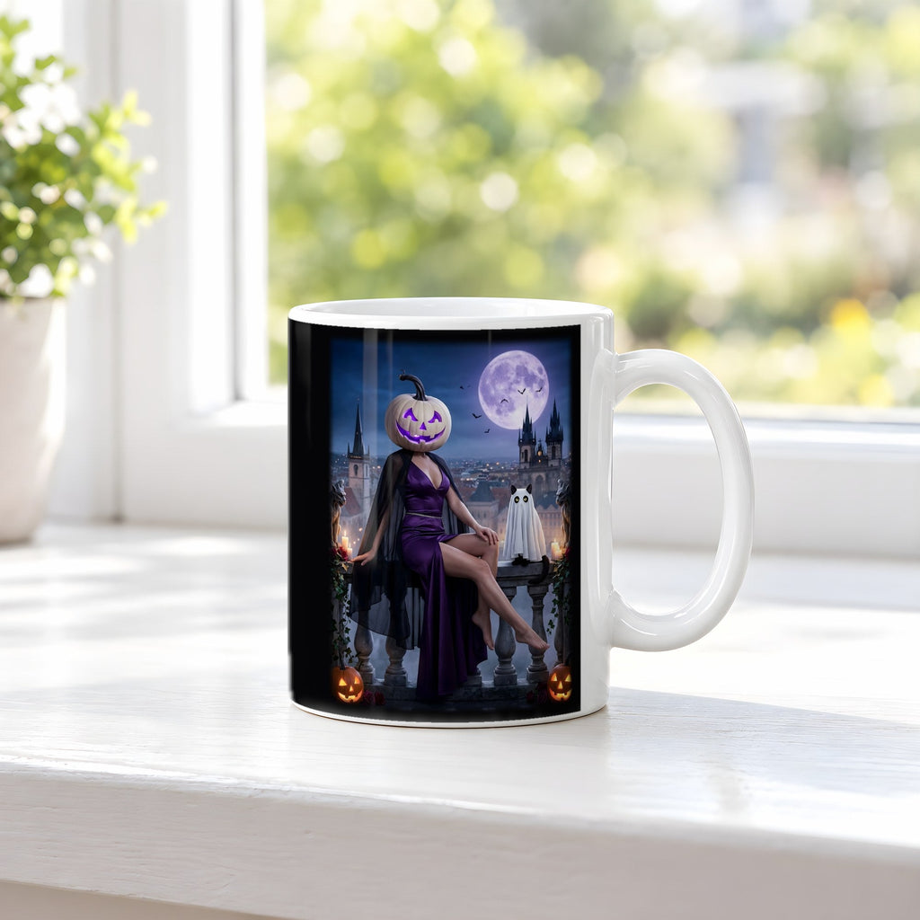 Die Balkon-Dame – weiße Tasse, auf der Fensterbank