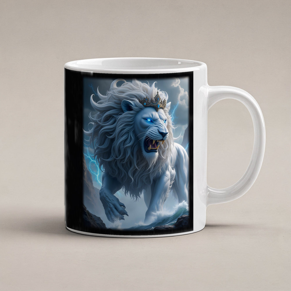 Der Blitzlöwe – weiße Tasse, freigestellt