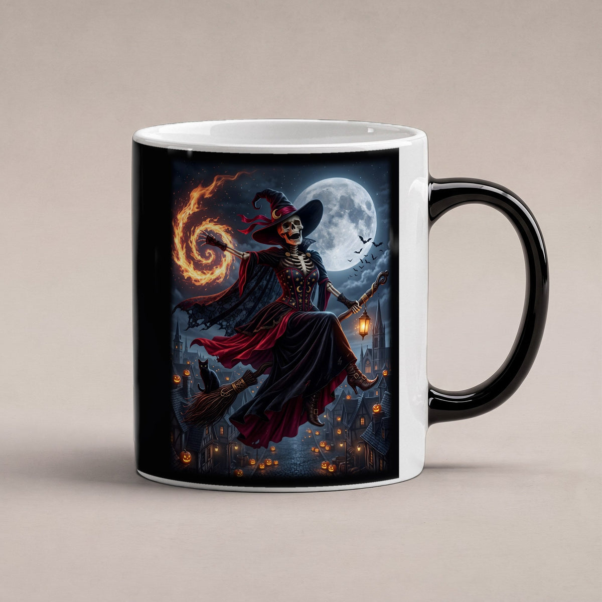 Die Besenkönigin – Black Edition Zaubertasse mit Motiv (heiß), freigestellt