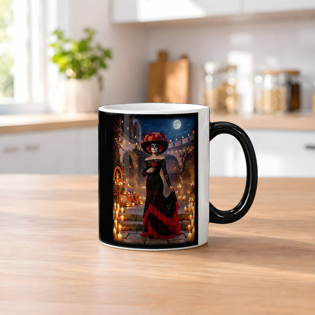 Die Catrina – Black Edition Zaubertasse mit Motiv (heiß), auf dem Küchentresen