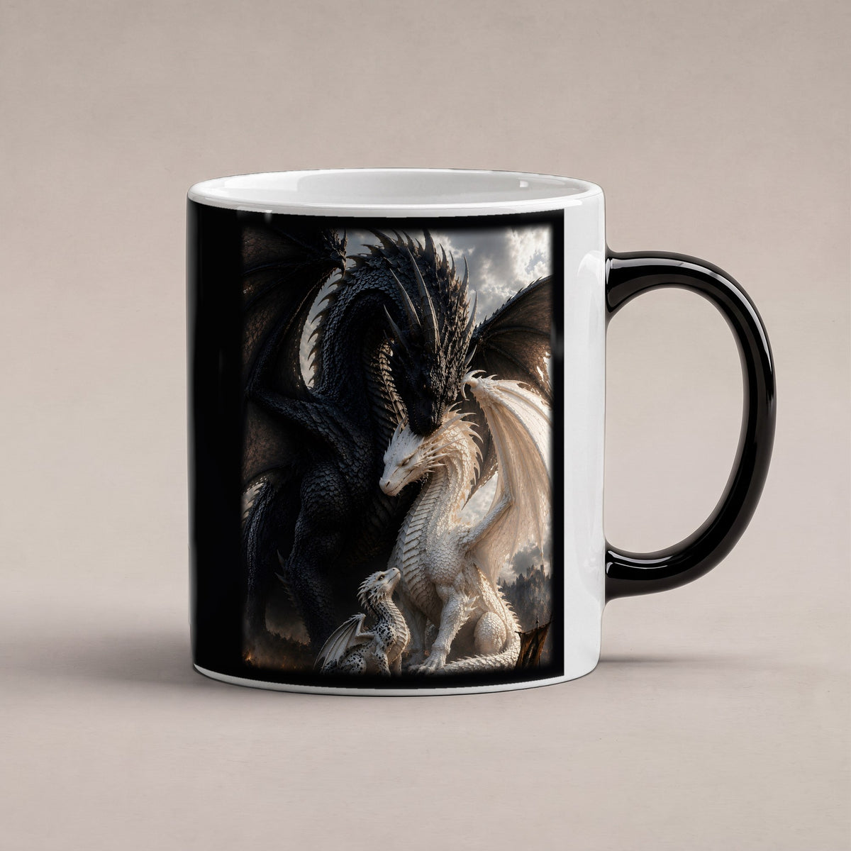 Die Drachenbrut – Black Edition Zaubertasse mit Motiv (heiß), freigestellt