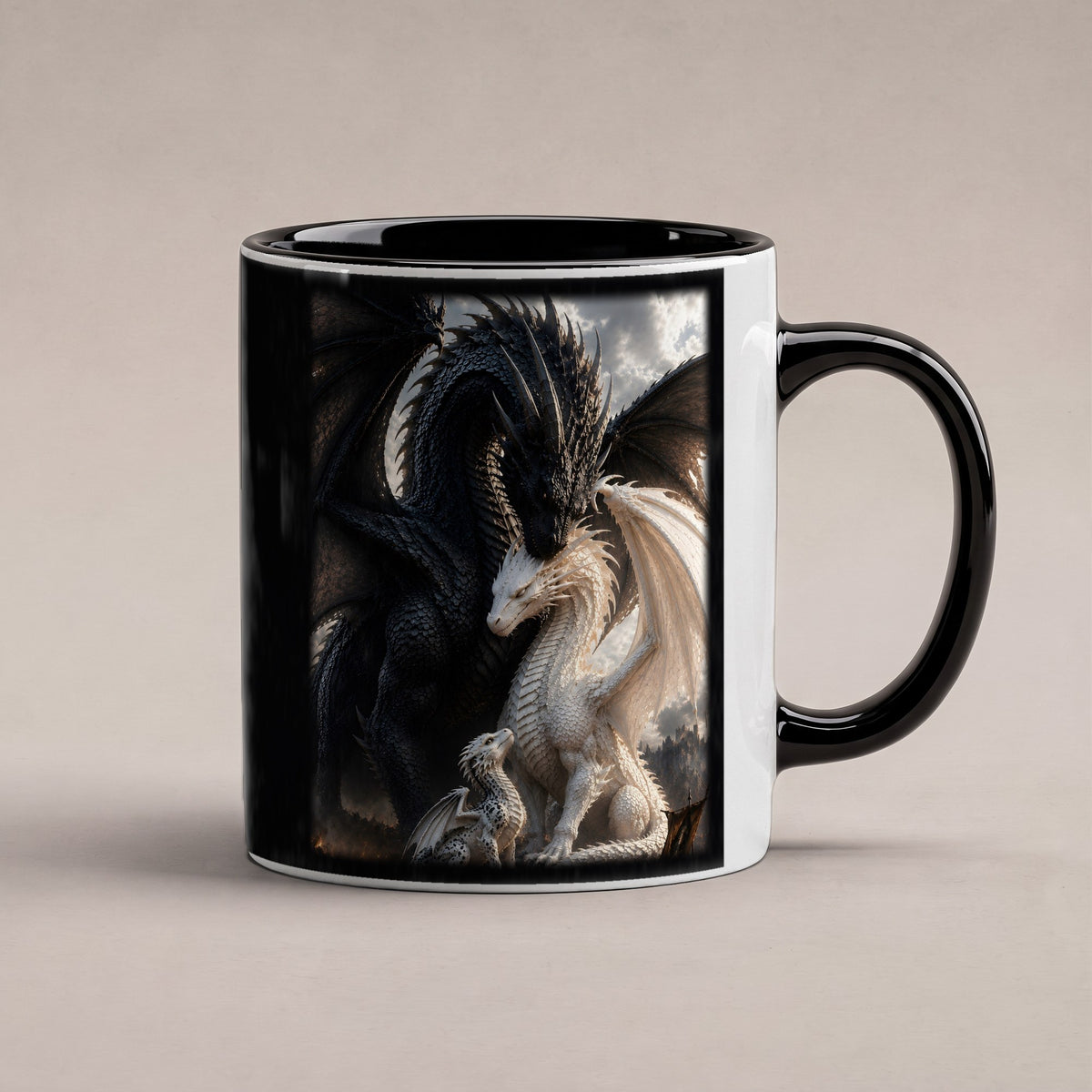 Die Drachenbrut – Tasse innen schwarz, freigestellt