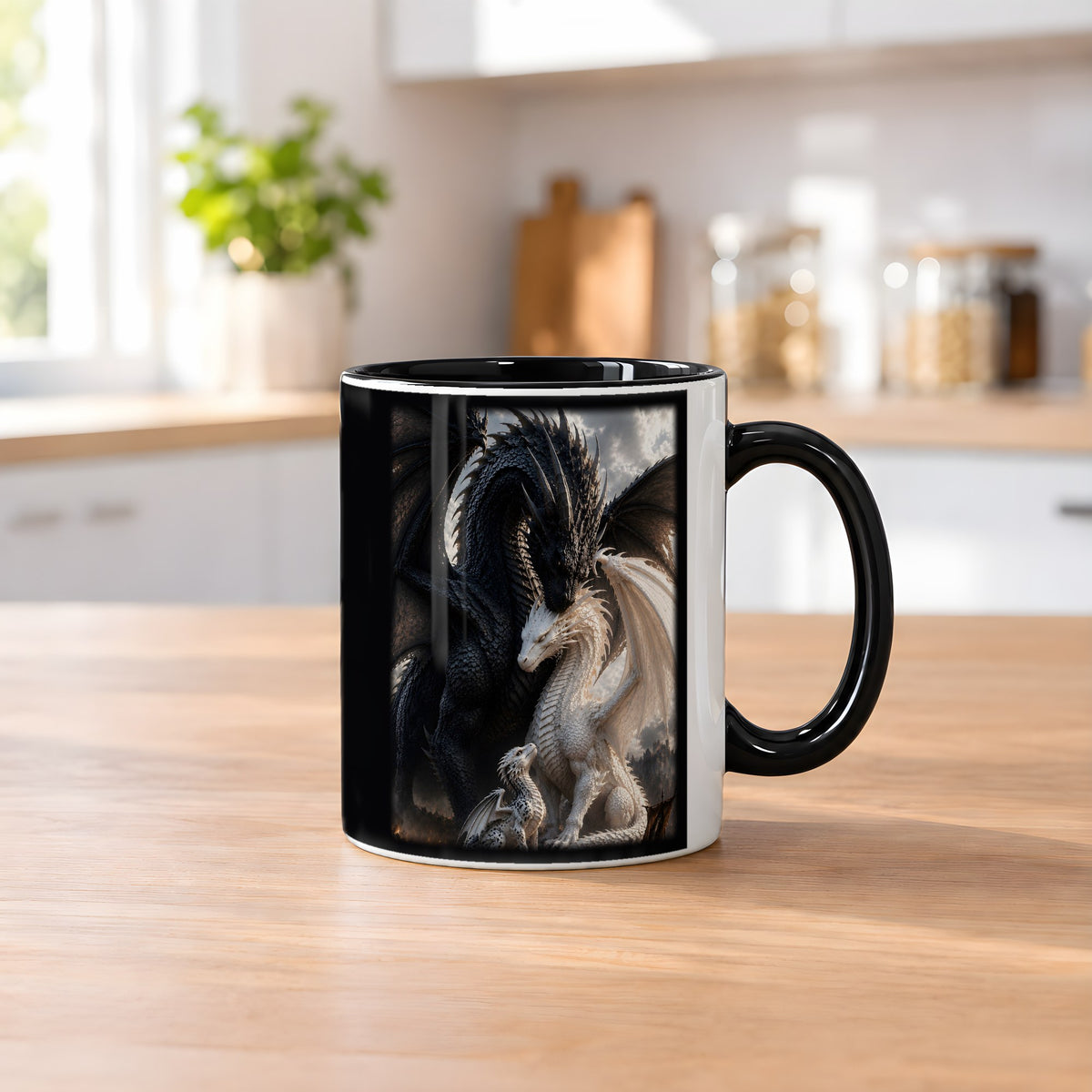 Die Drachenbrut – Tasse innen schwarz, auf dem Küchentresen