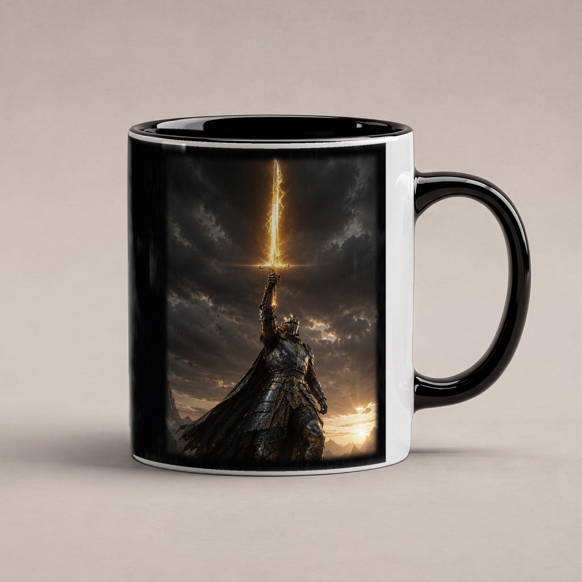 Die Sonnenklinge – Tasse innen schwarz, freigestellt