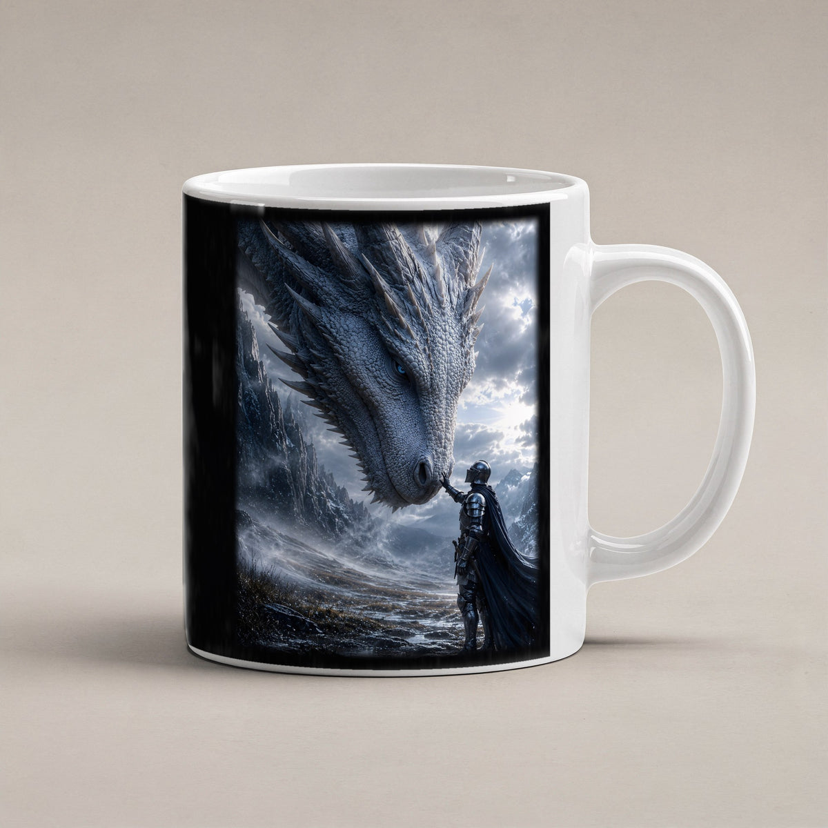 Drachenkönigin – weiße Tasse, freigestellt