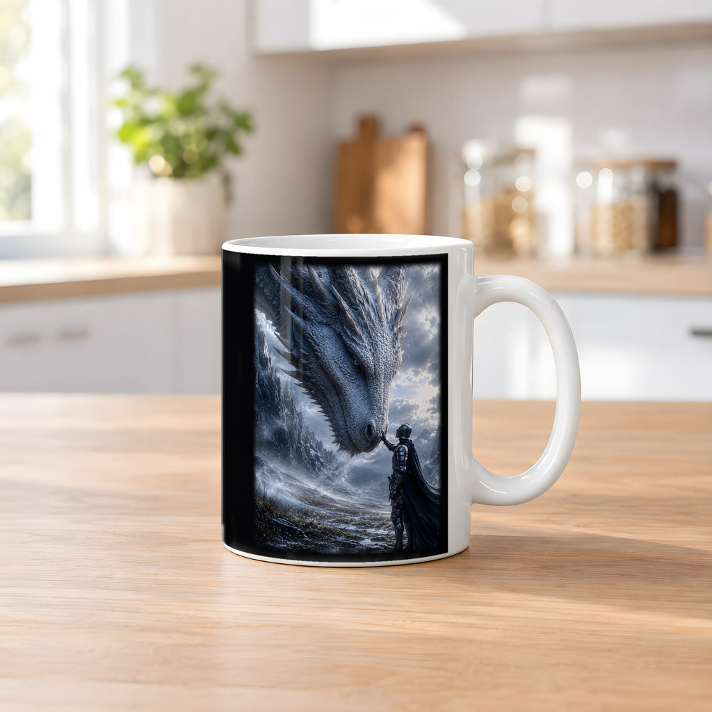 Drachenkönigin – weiße Tasse, auf dem Küchentresen