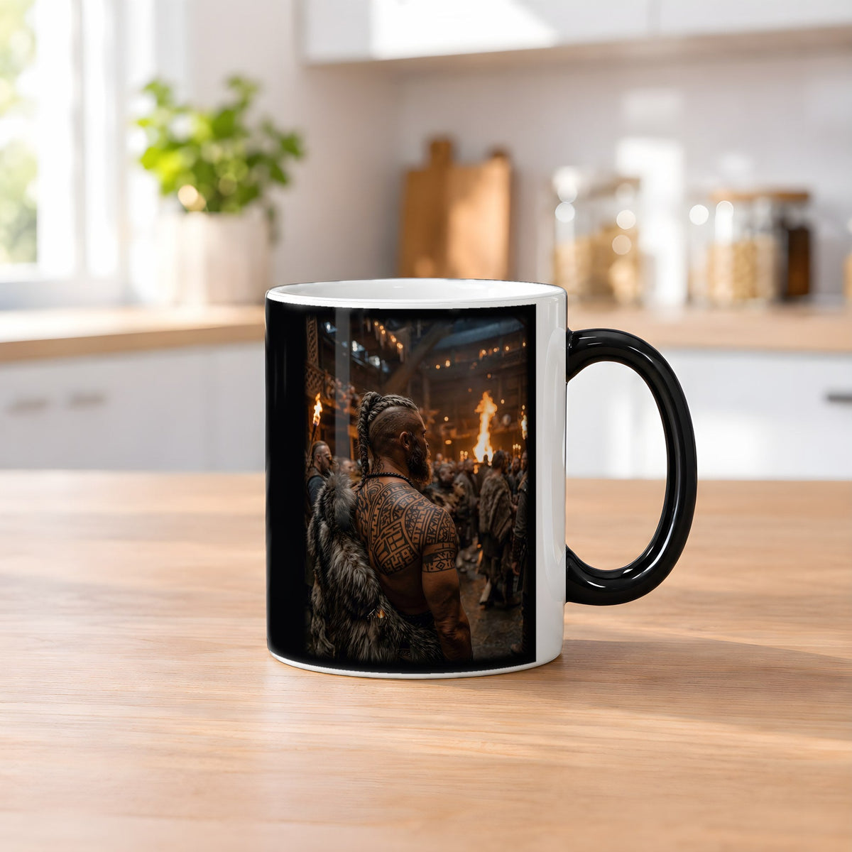 Einzug in die Halle – Black Edition Zaubertasse mit Motiv (heiß), auf dem Küchentresen