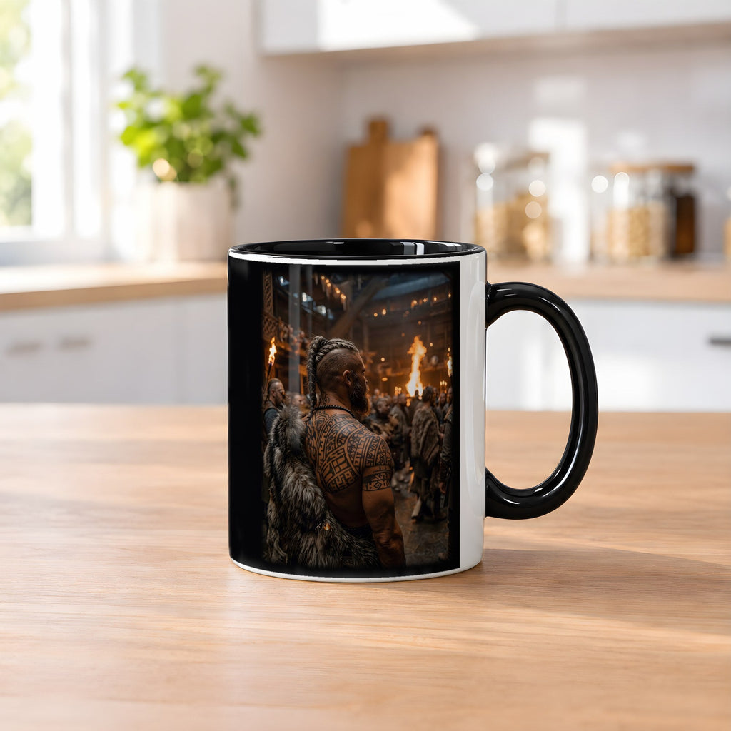 Einzug in die Halle – Tasse innen schwarz, auf dem Küchentresen