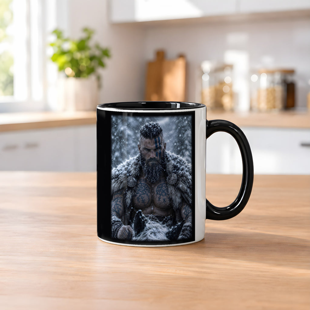 Der Eiskrieger – Tasse innen schwarz, auf dem Küchentresen