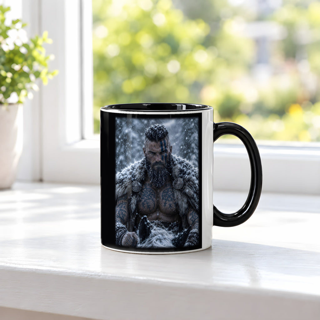 Der Eiskrieger – Tasse innen schwarz, auf der Fensterbank