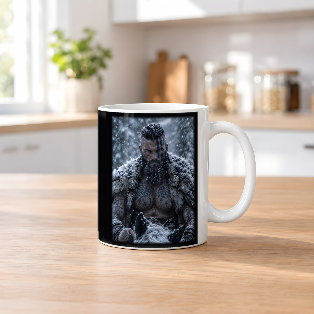 Der Eiskrieger – weiße Tasse, auf dem Küchentresen