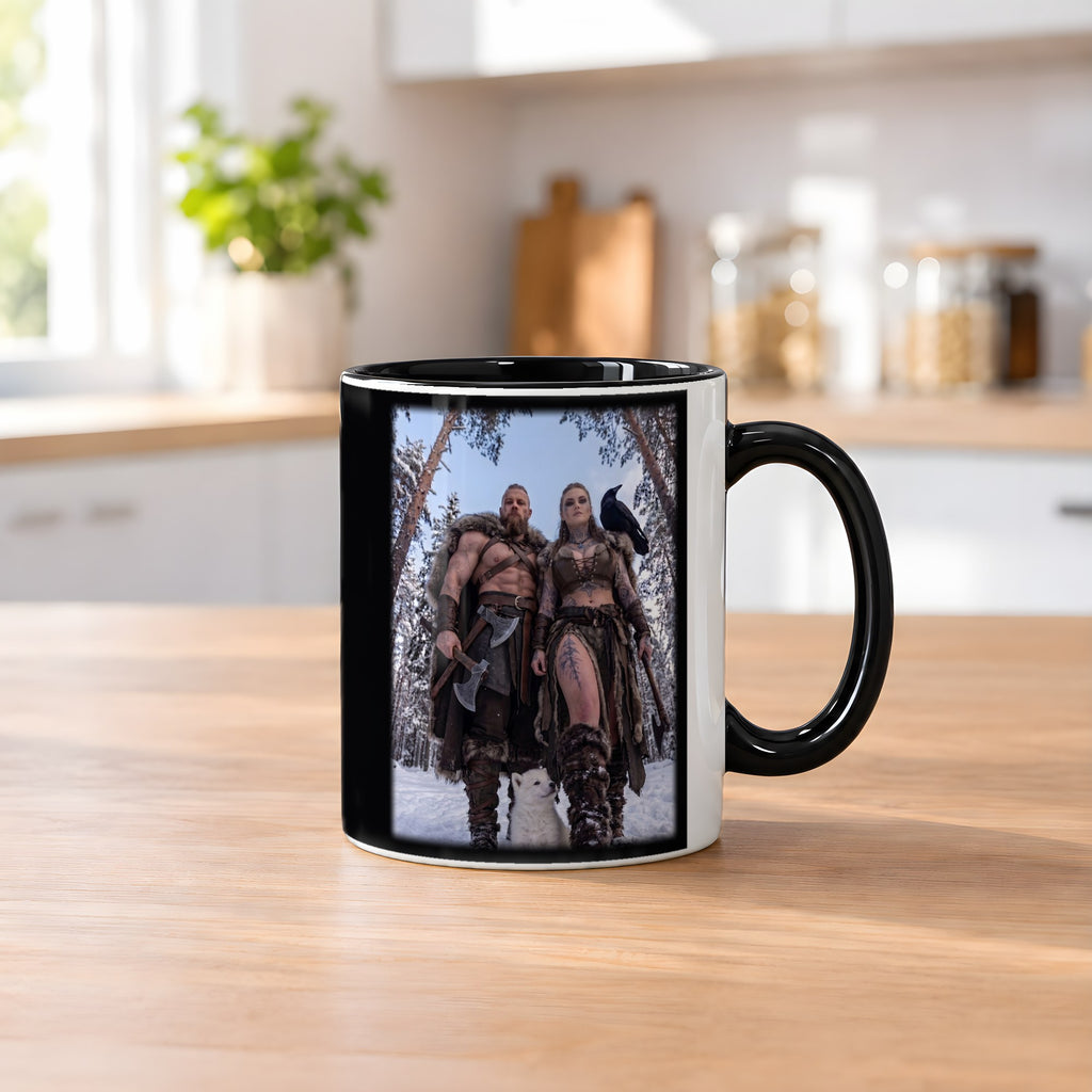 Der erste Winter – Tasse innen schwarz, auf dem Küchentresen