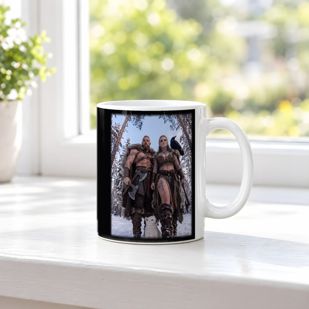 Der erste Winter – weiße Tasse, auf der Fensterbank