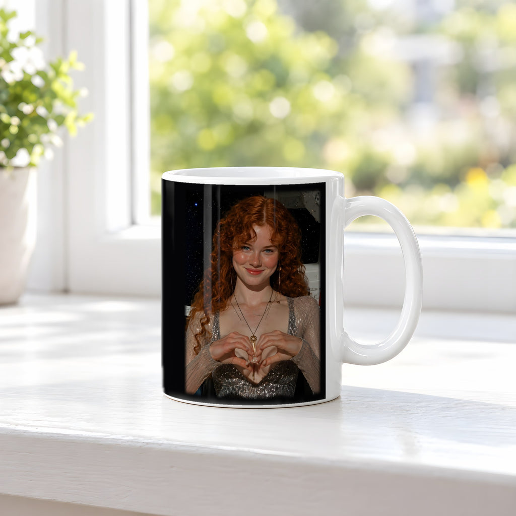 Herzschlag – weiße Tasse, auf der Fensterbank