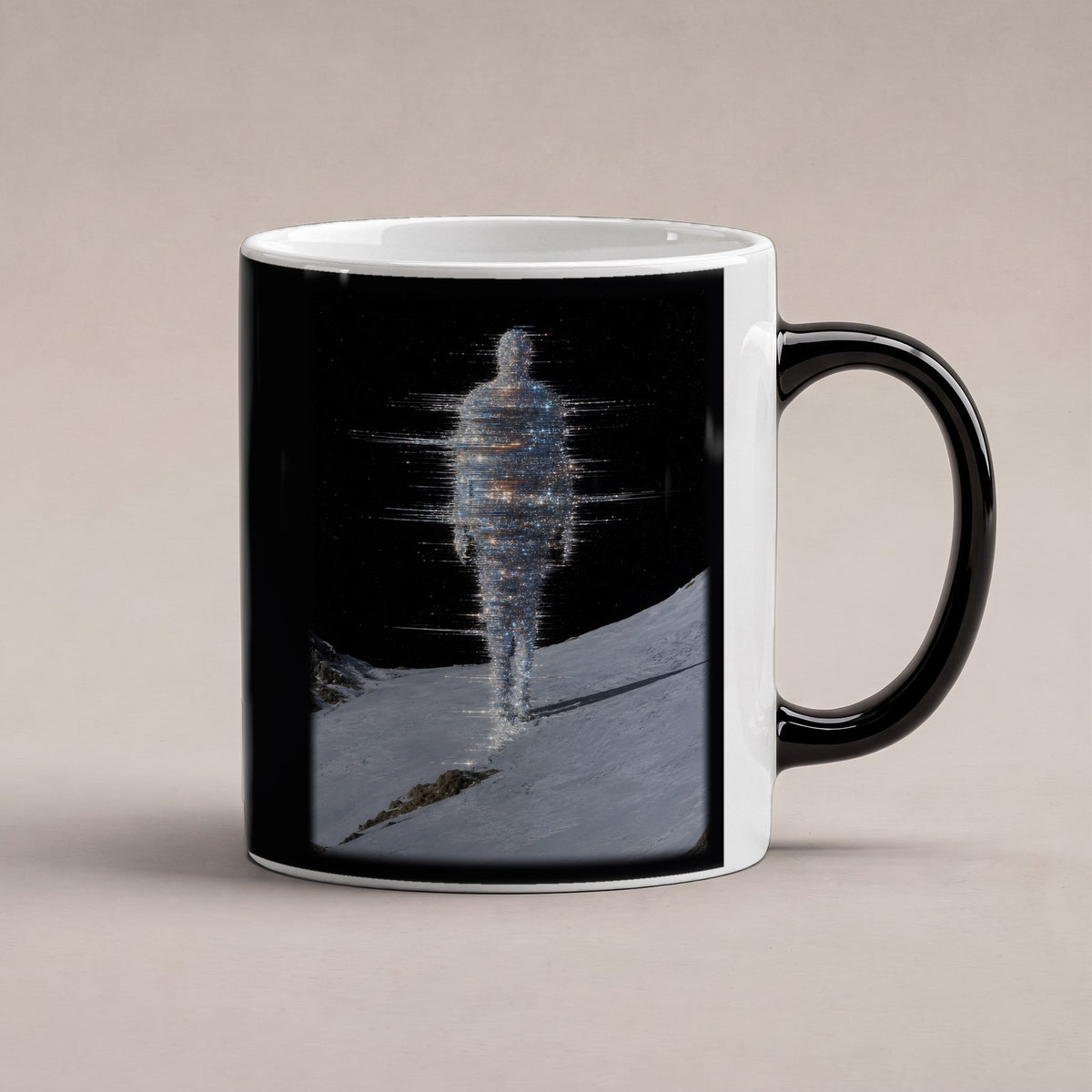 Frostgeist – Black Edition Zaubertasse mit Motiv (heiß), freigestellt