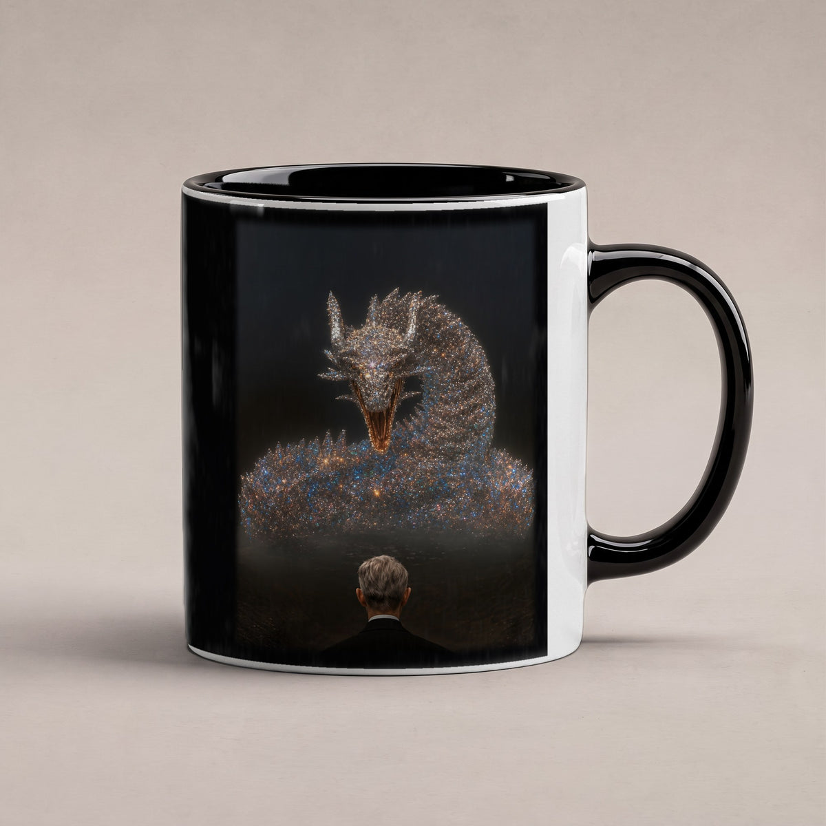 Der Silberdrache – Tasse innen schwarz, freigestellt