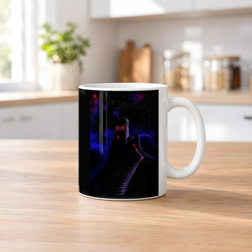 Schattenburg – weiße Tasse, auf dem Küchentresen