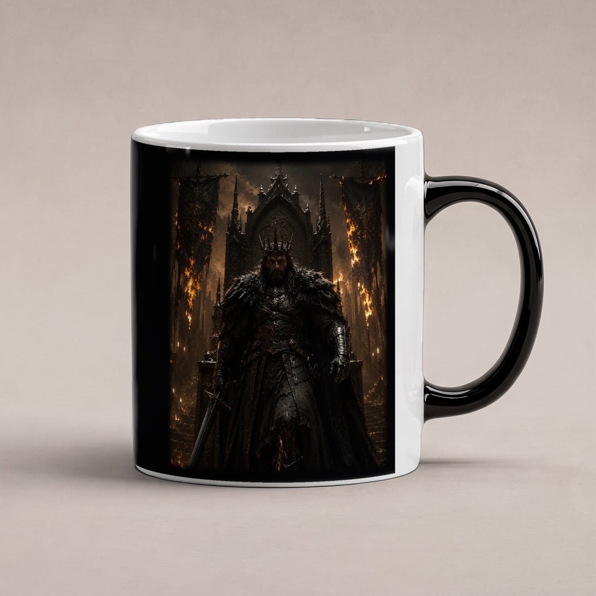 Der Flammenkönig – Black Edition Zaubertasse mit Motiv (heiß), freigestellt