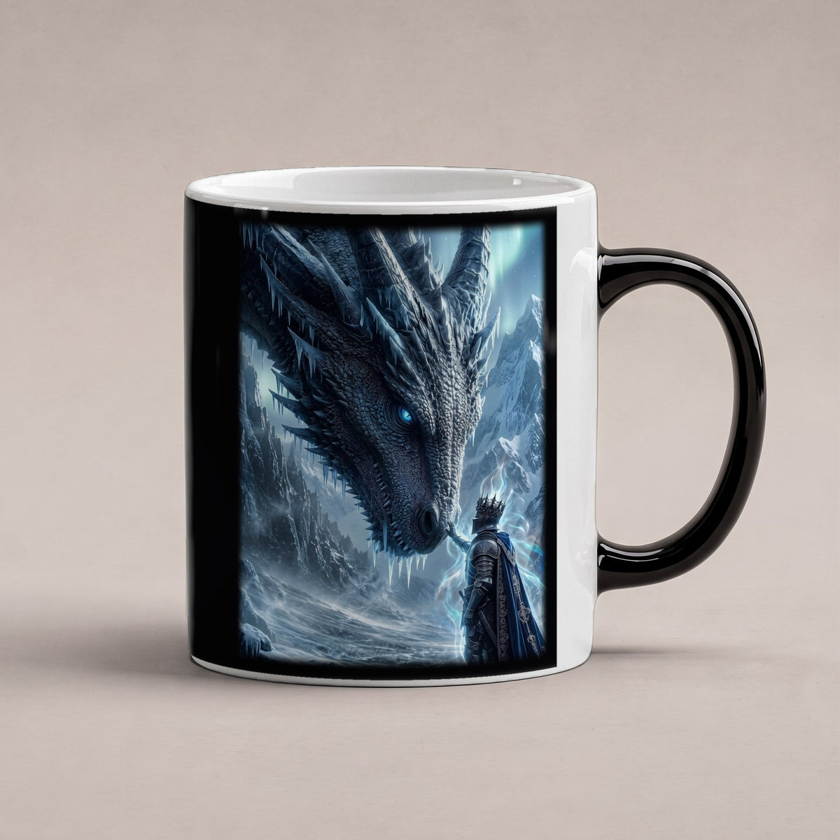 Der Frostpakt – Black Edition Zaubertasse mit Motiv (heiß), freigestellt