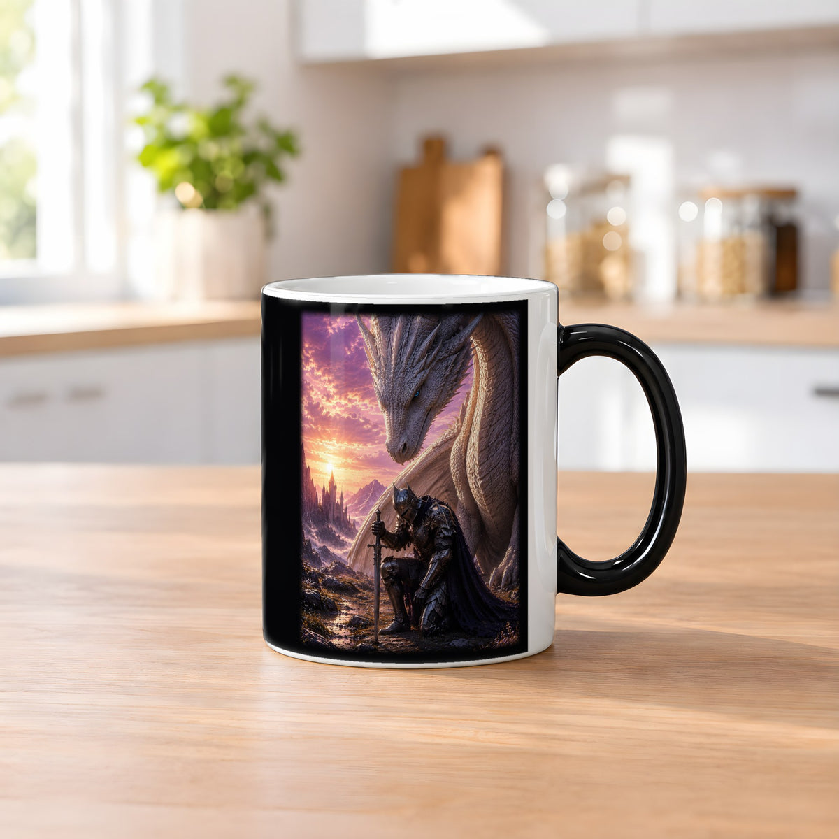 Das Gelöbnis – Black Edition Zaubertasse mit Motiv (heiß), auf dem Küchentresen