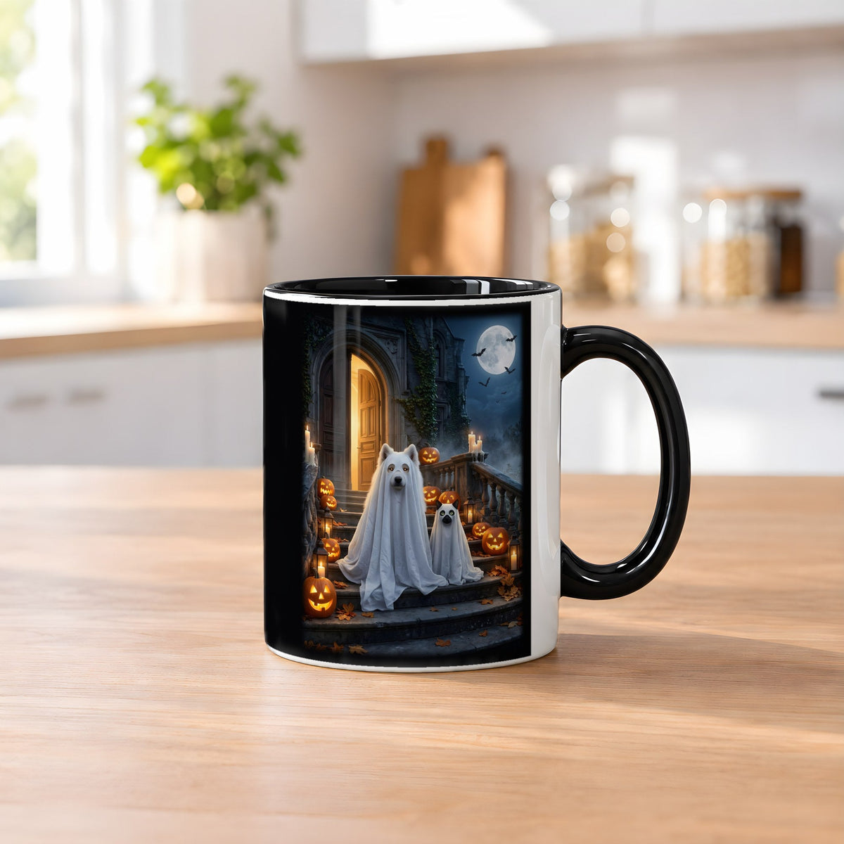 Die Spukhunde – Tasse innen schwarz, auf dem Küchentresen