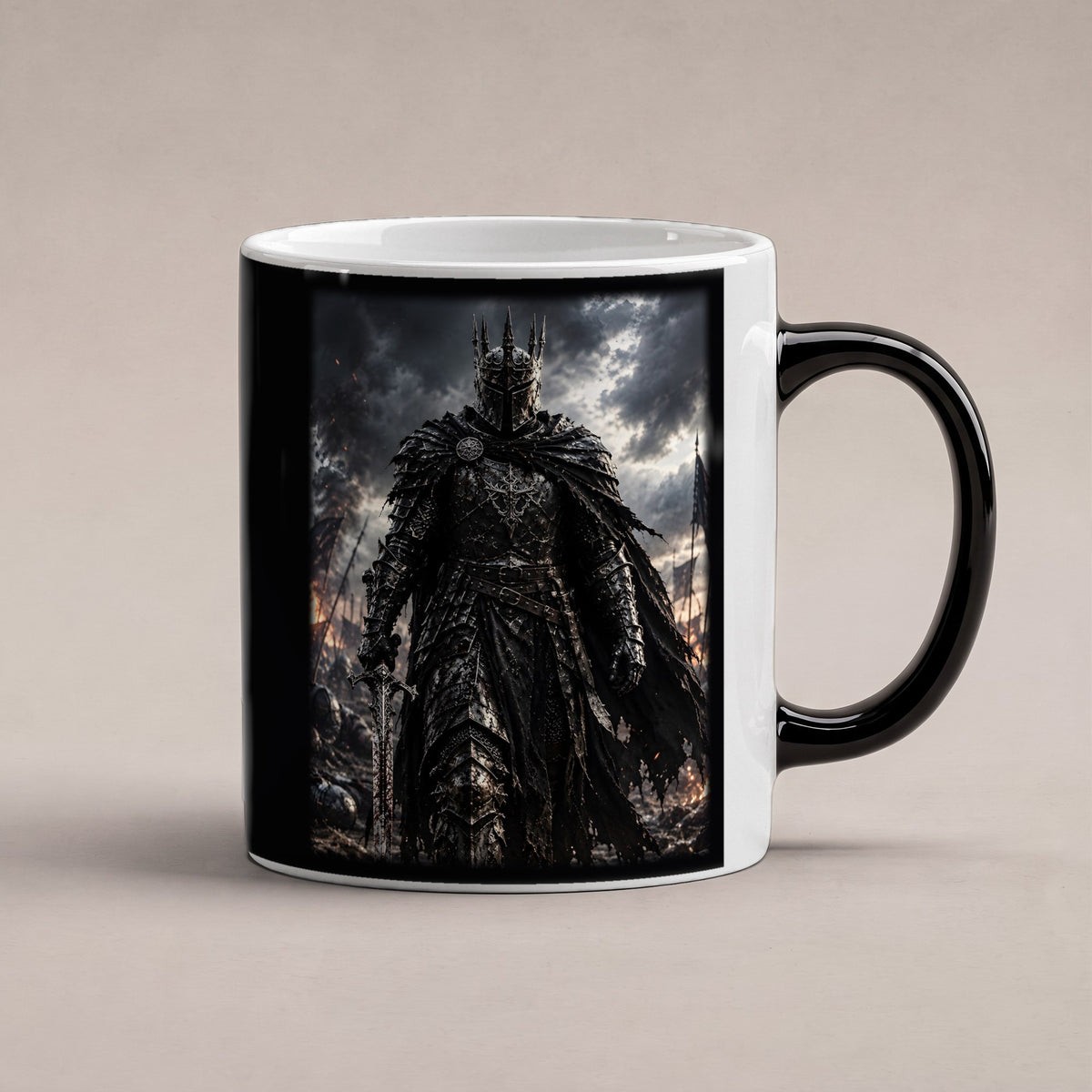 Der Gotische Ritter – Black Edition Zaubertasse mit Motiv (heiß), freigestellt