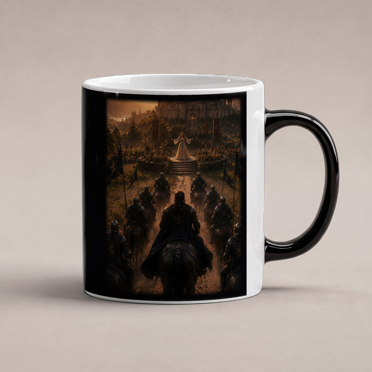 Heimkehr des Königs – Black Edition Zaubertasse mit Motiv (heiß), freigestellt