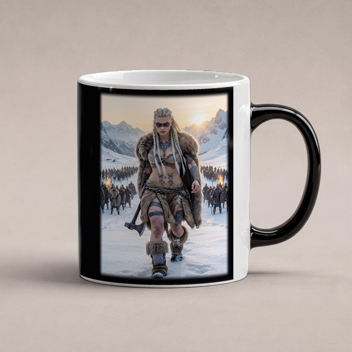 Die Heerführerin – Black Edition Zaubertasse mit Motiv (heiß), freigestellt