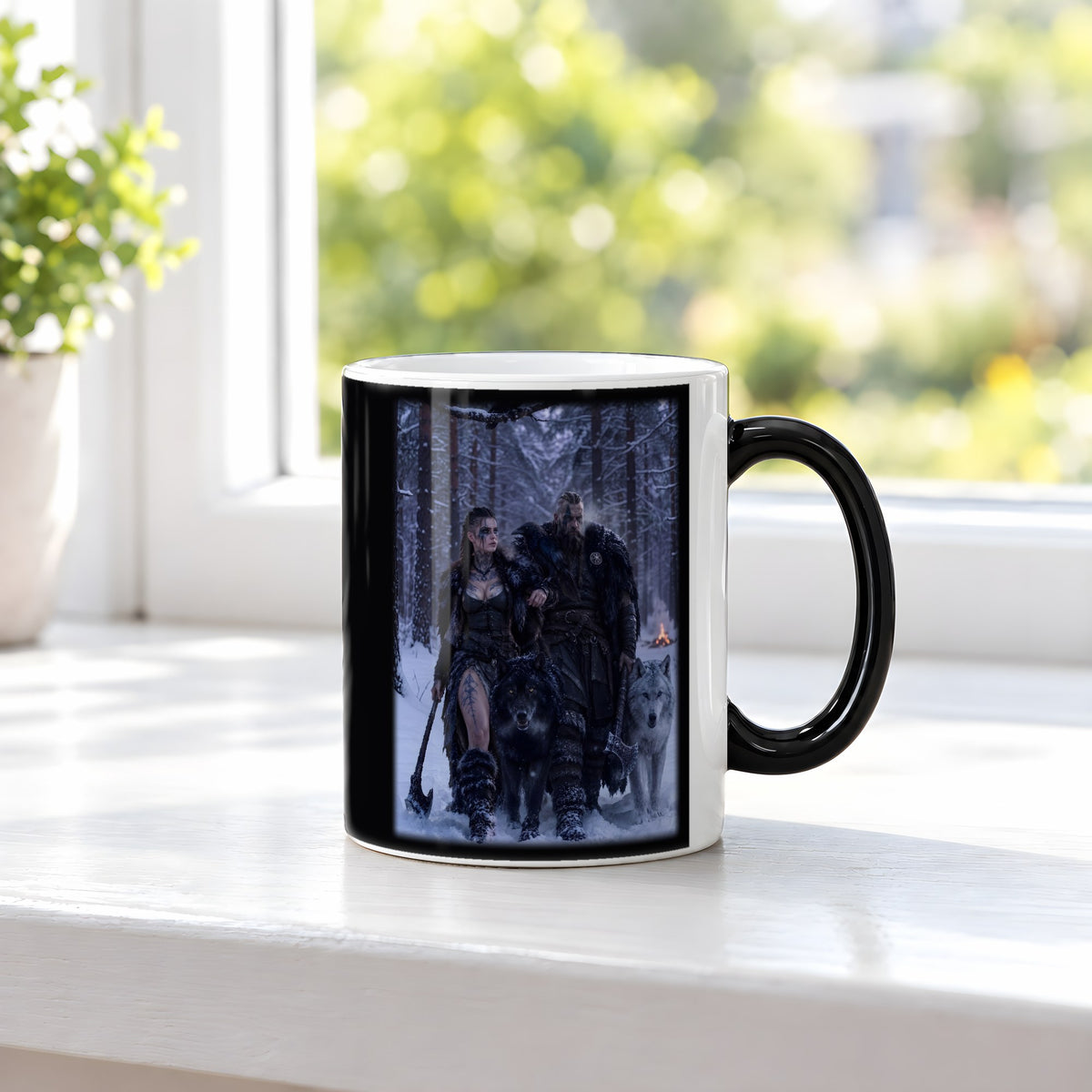 Heimkehr im Schnee – Black Edition Zaubertasse mit Motiv (heiß), auf der Fensterbank