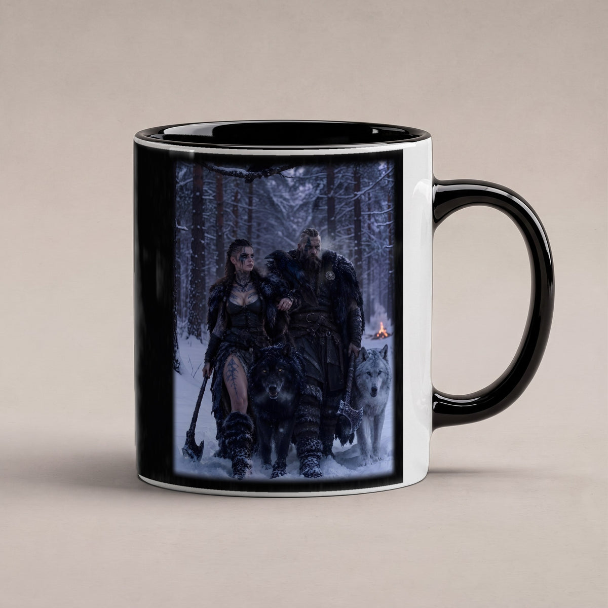 Heimkehr im Schnee – Tasse innen schwarz, freigestellt