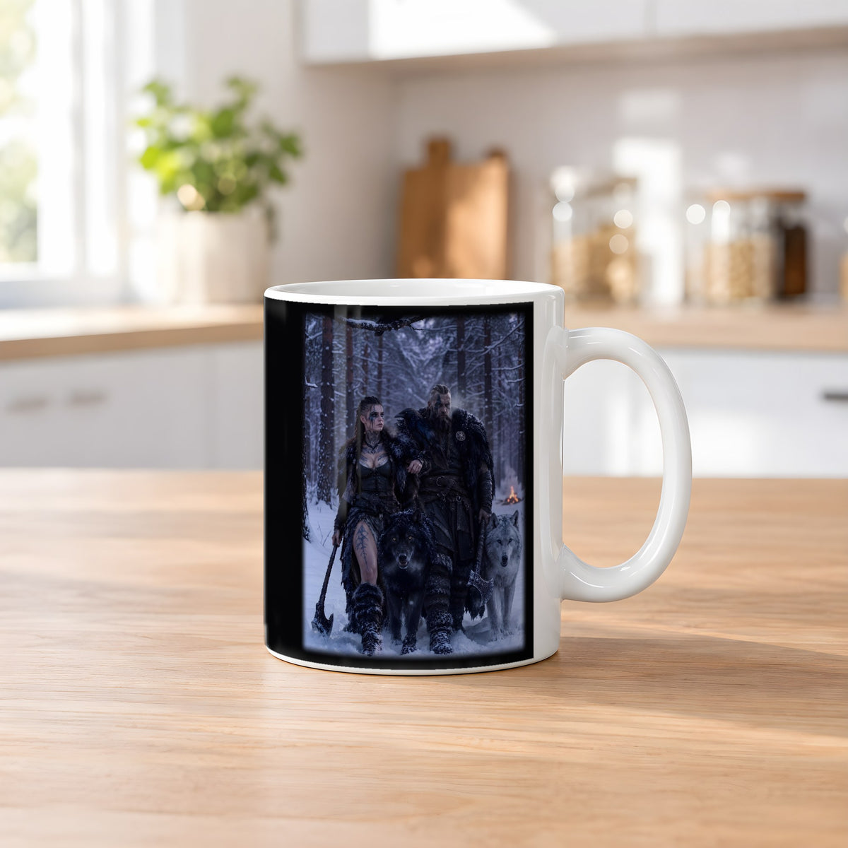 Heimkehr im Schnee – weiße Tasse, auf dem Küchentresen