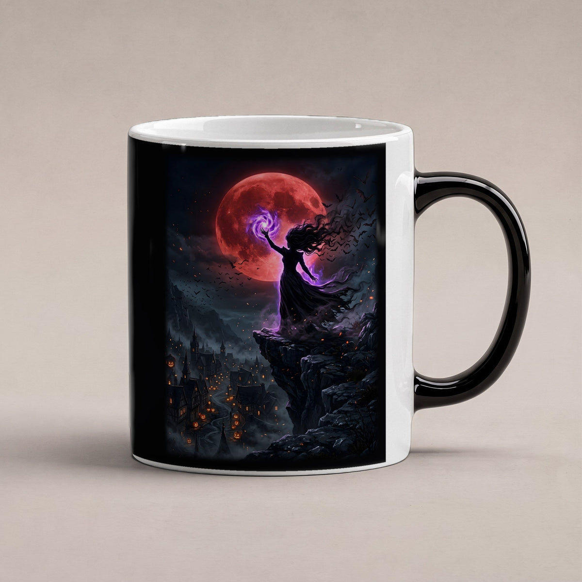 Die Hexenkönigin – Black Edition Zaubertasse mit Motiv (heiß), freigestellt