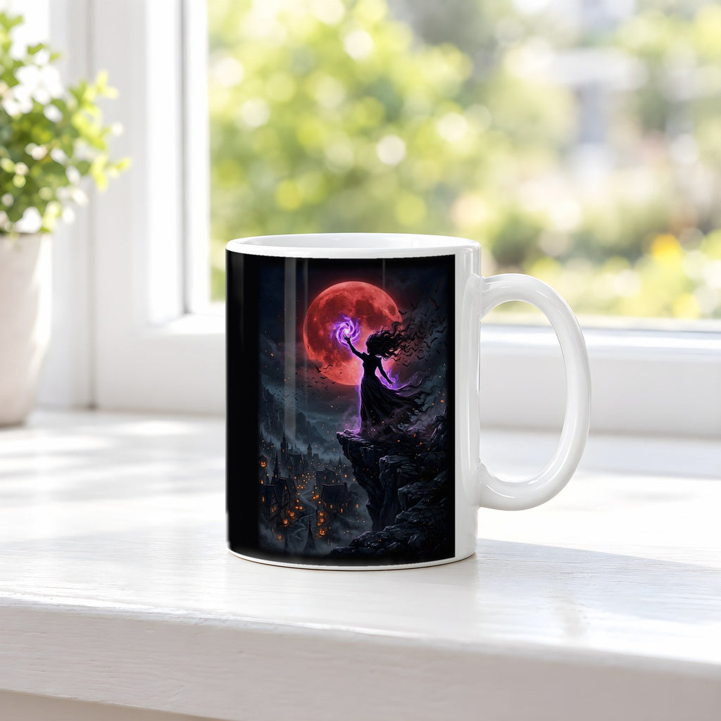 Die Hexenkönigin – weiße Tasse, auf der Fensterbank