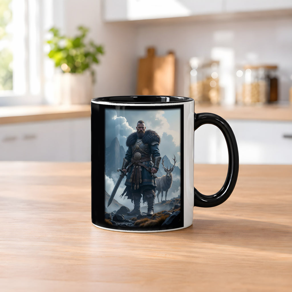 Der Hochlandwächter – Tasse innen schwarz, auf dem Küchentresen
