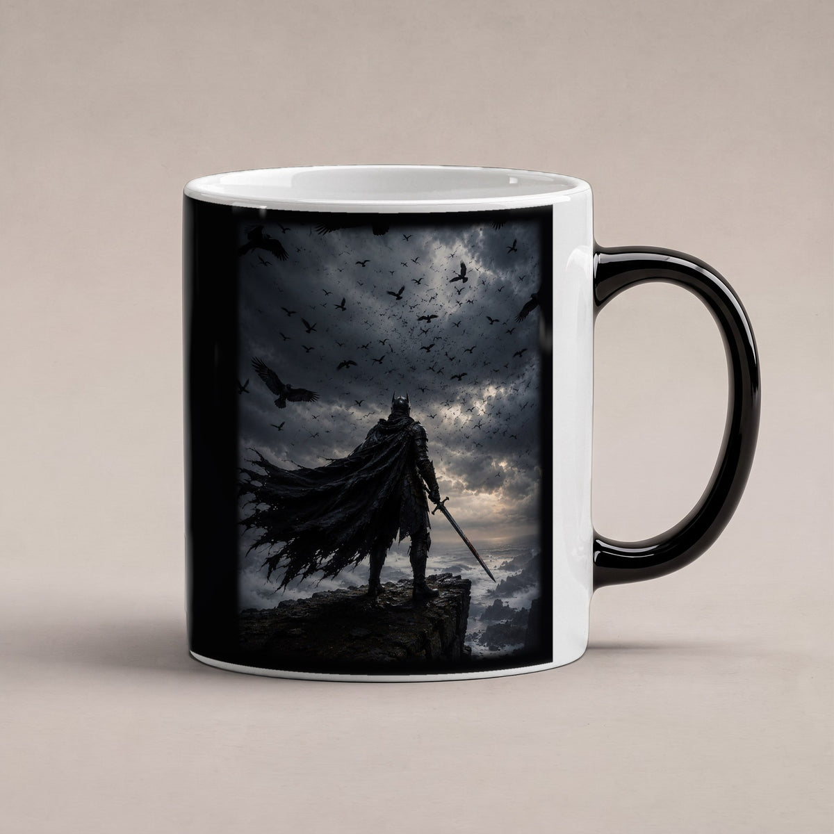 Herr der Raben – Black Edition Zaubertasse mit Motiv (heiß), freigestellt