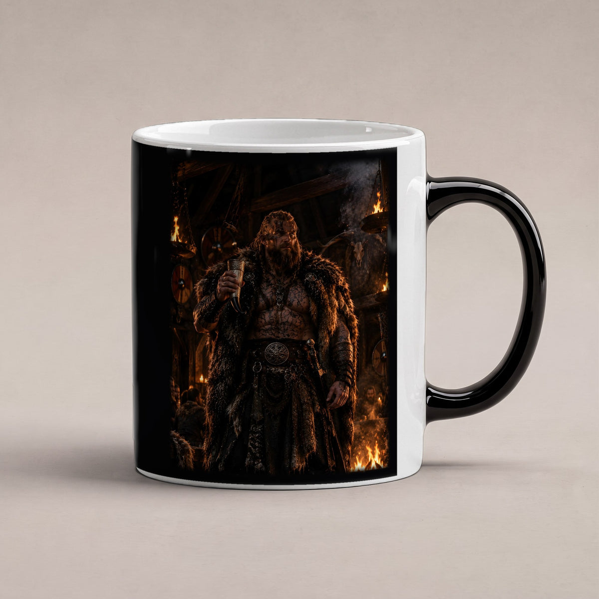Der Jarl – Black Edition Zaubertasse mit Motiv (heiß), freigestellt