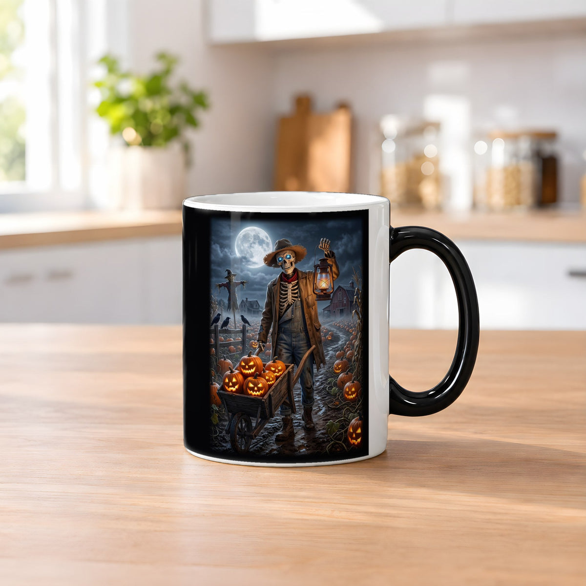 Der Kürbisbauer – Black Edition Zaubertasse mit Motiv (heiß), auf dem Küchentresen