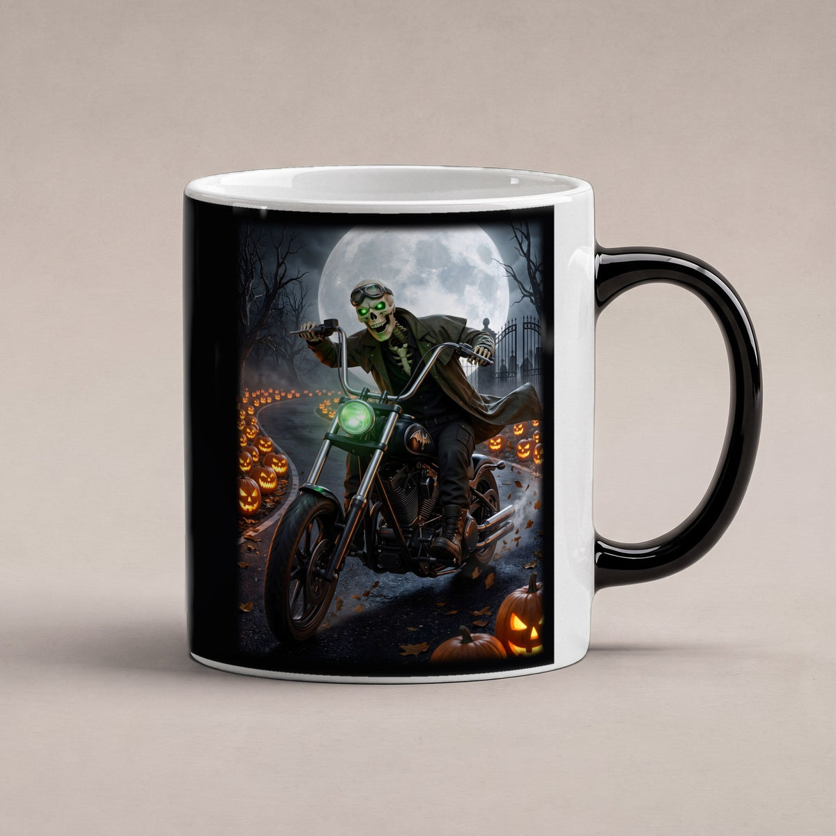 Der Knochenbiker – Black Edition Zaubertasse mit Motiv (heiß), freigestellt