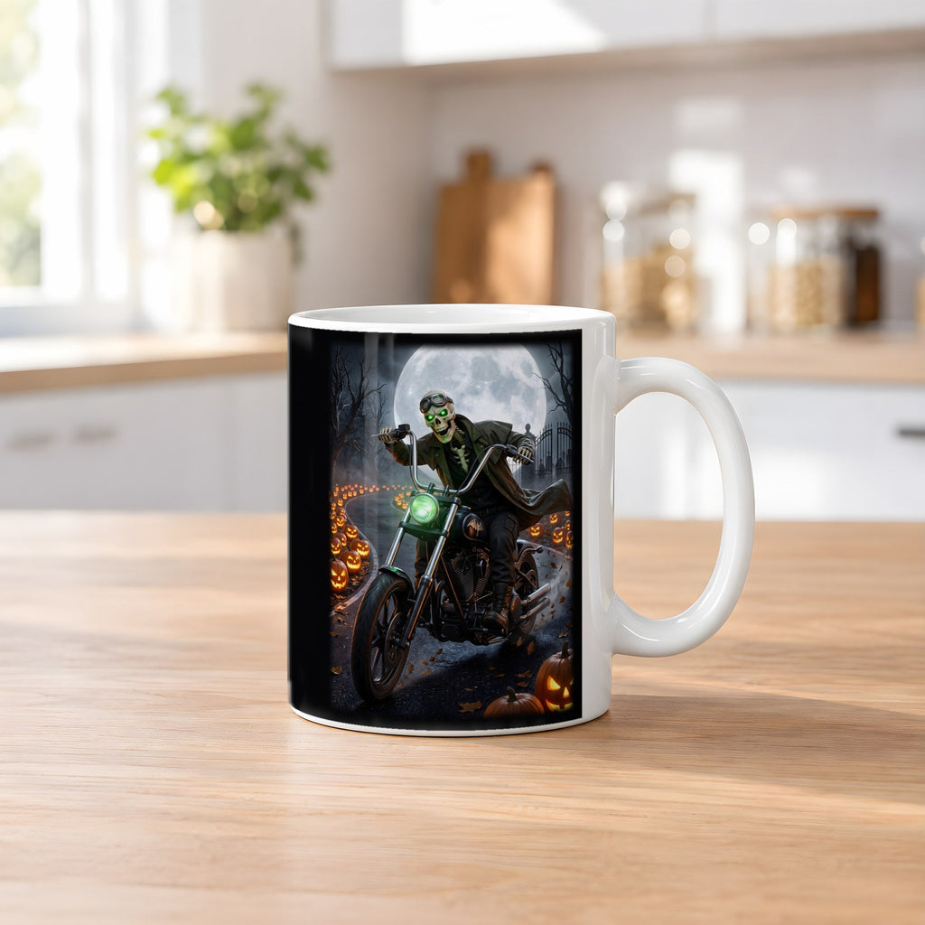 Der Knochenbiker – weiße Tasse, auf dem Küchentresen