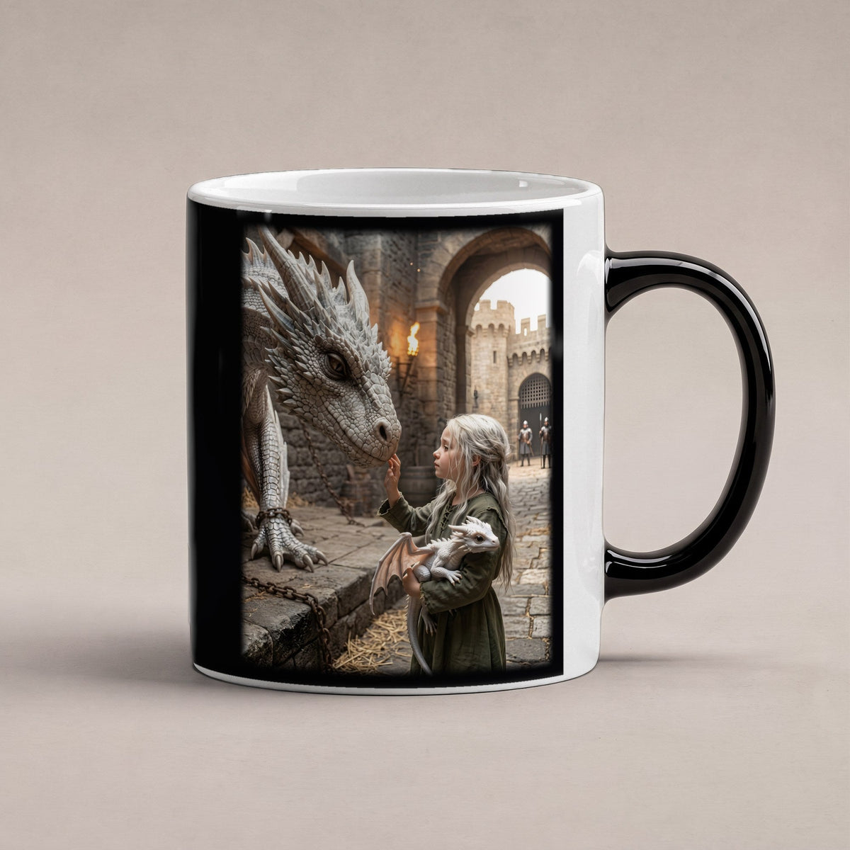 Die kleine Drachenhüterin – Black Edition Zaubertasse mit Motiv (heiß), freigestellt