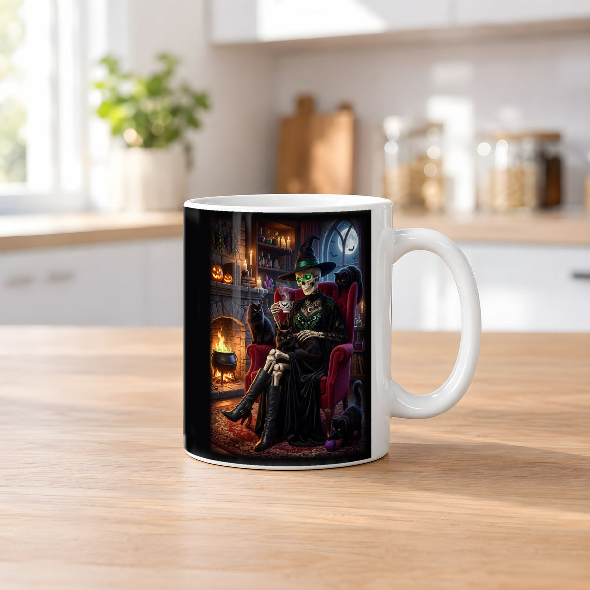 Die Katzenhexe – weiße Tasse, auf dem Küchentresen