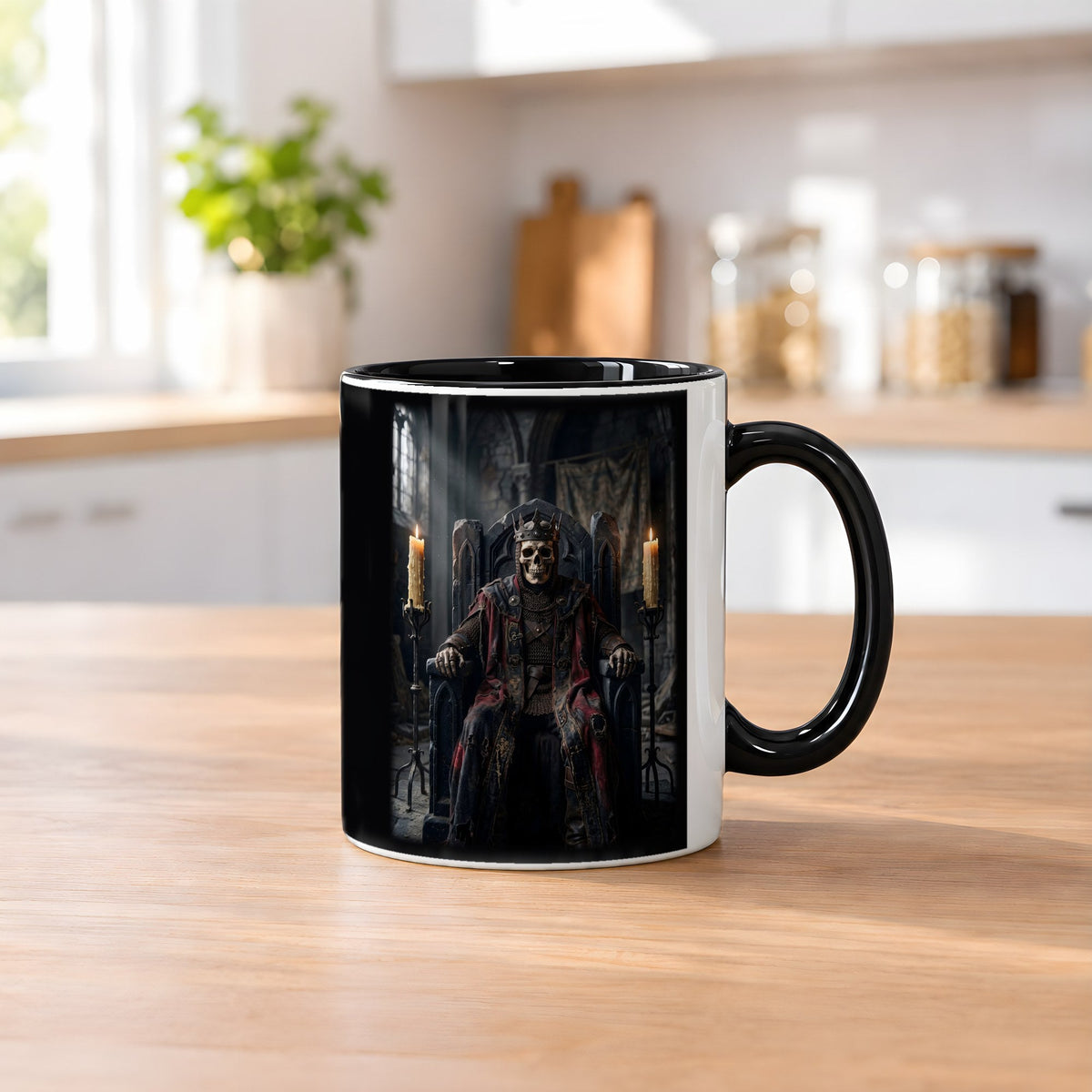 Der Knochenkönig – Tasse innen schwarz, auf dem Küchentresen