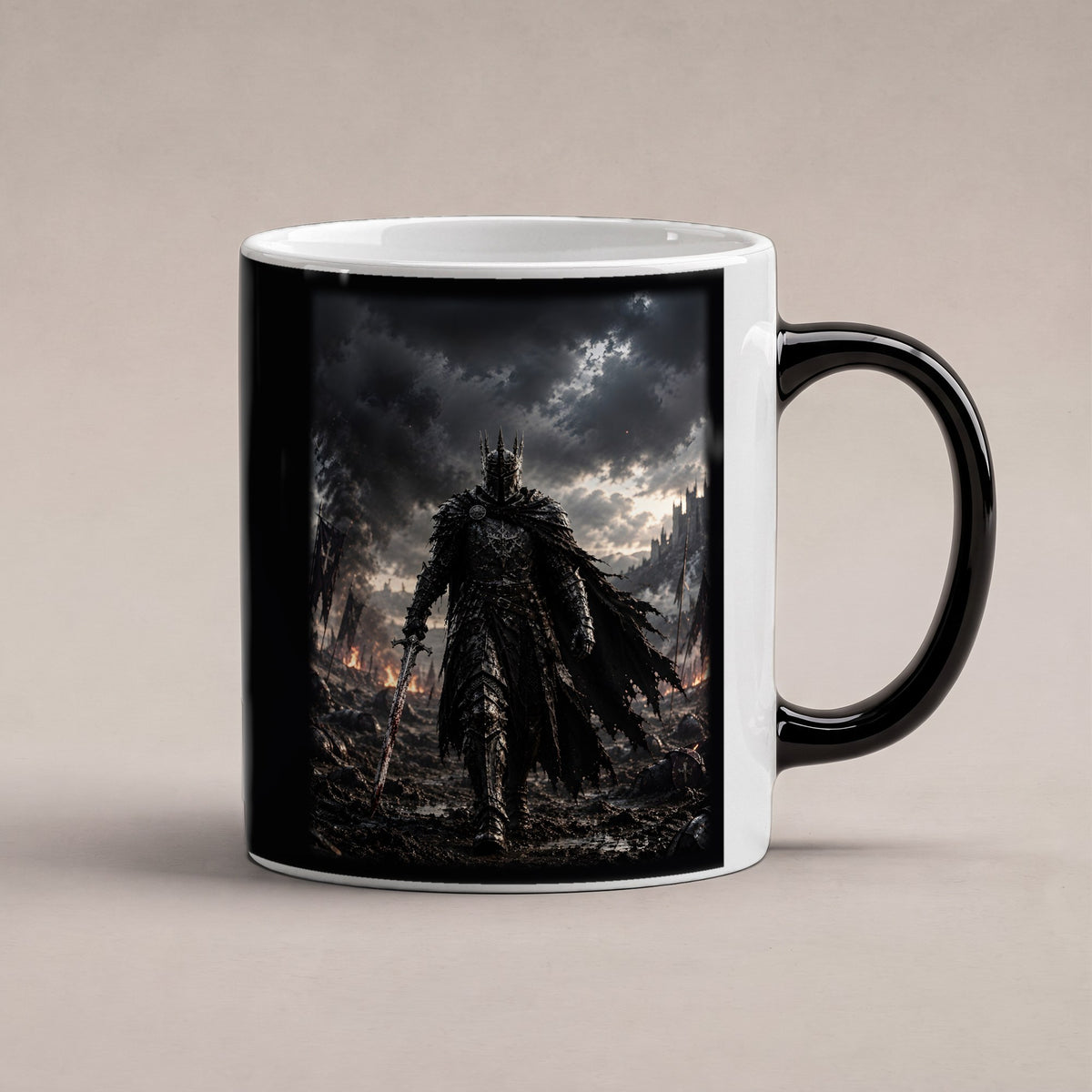 Der König im Regen – Black Edition Zaubertasse mit Motiv (heiß), freigestellt