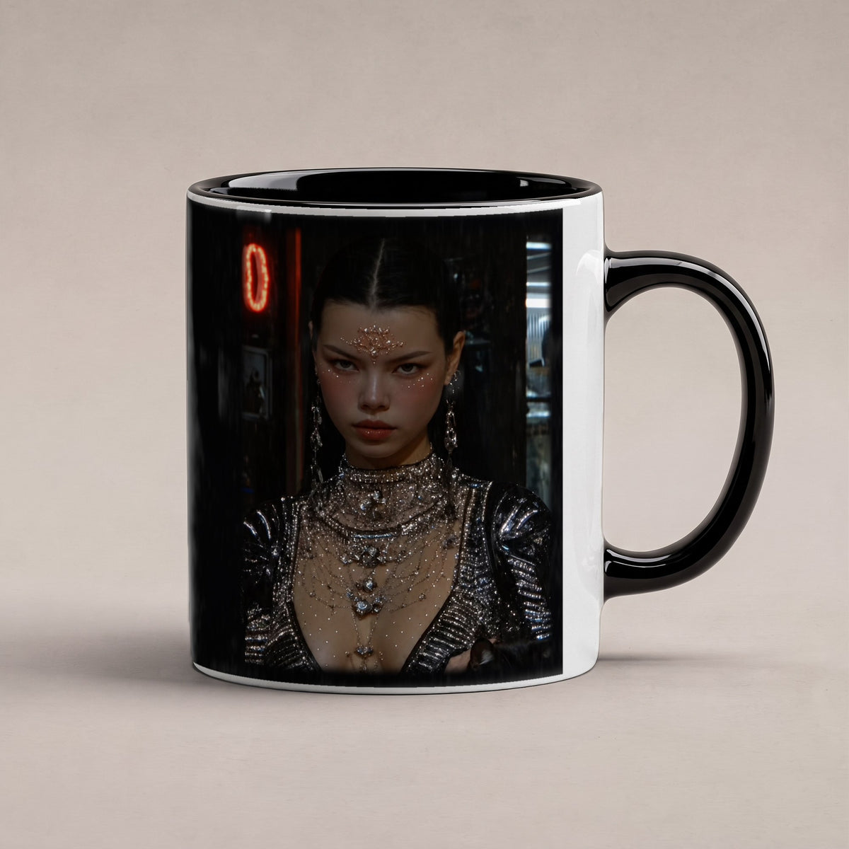 Die Katzenkönigin – Tasse innen schwarz, freigestellt